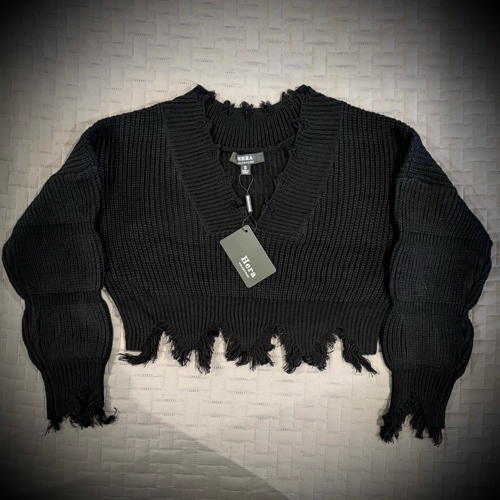 NWT Hera Cropped Distressed Knit V-neck Sweater black small oversized